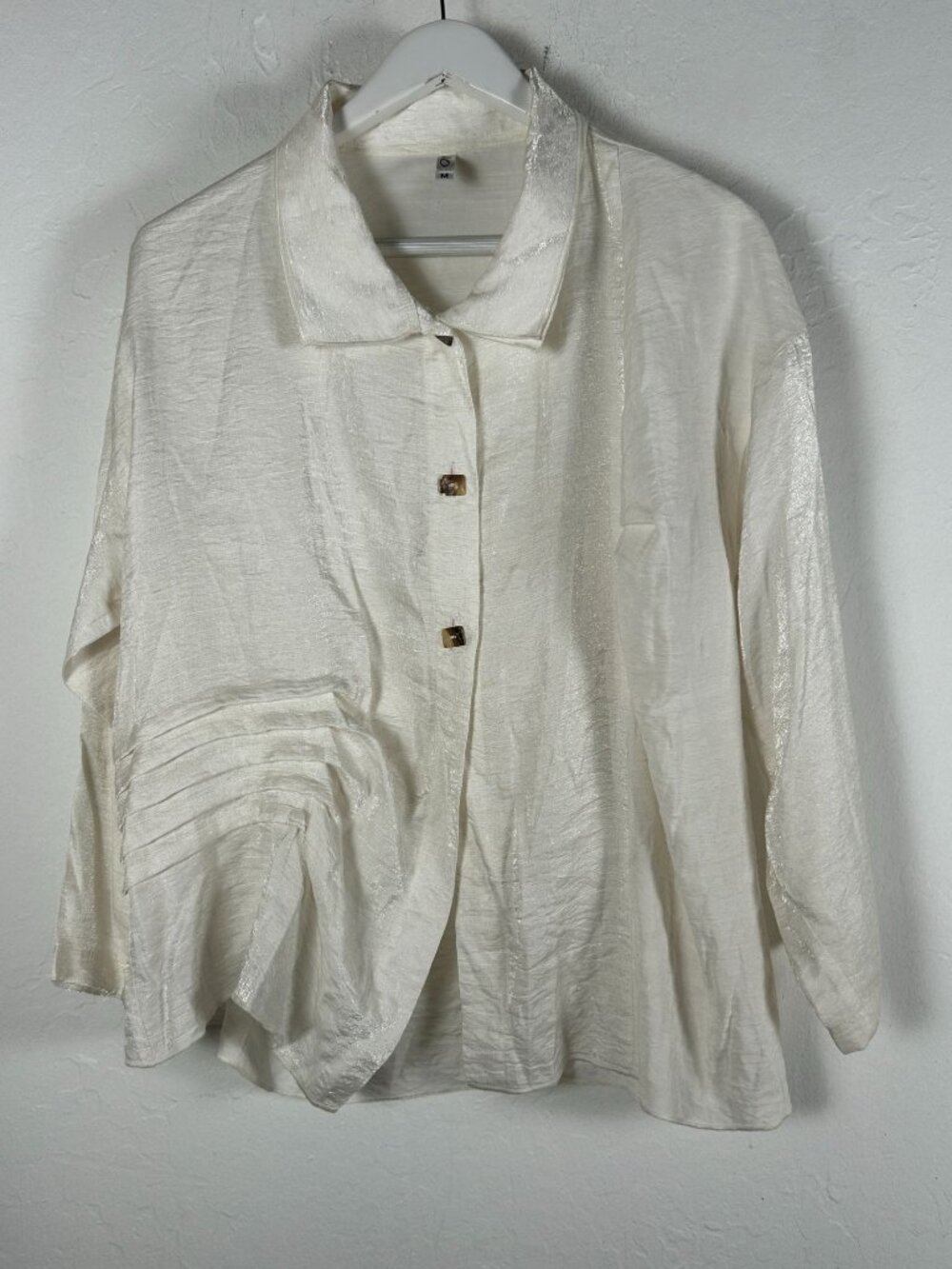 Xiao Womens Ivory Metallic Textured Button-Up Shirt Medium Art Wear Lagenlook